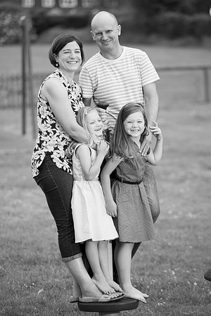 Family-portrait-park-mother-father-daughters