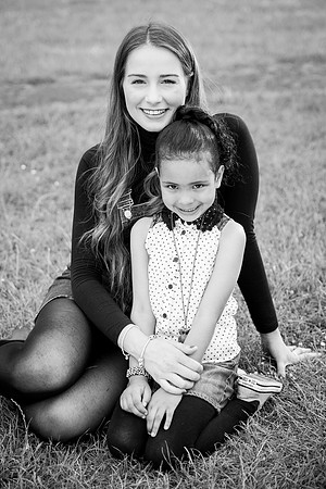 Family portait mother and daughter