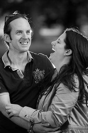 Portrait-couple-cuddling