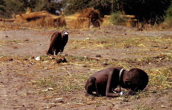 Kevin-Carter - Starving Child and Vulture, 1993