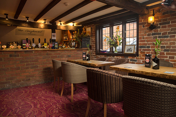 The Greyhound, Reading (10)